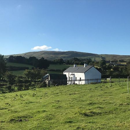 Mournes Family Cottage With Hot Tub Hilltown ภายนอก รูปภาพ