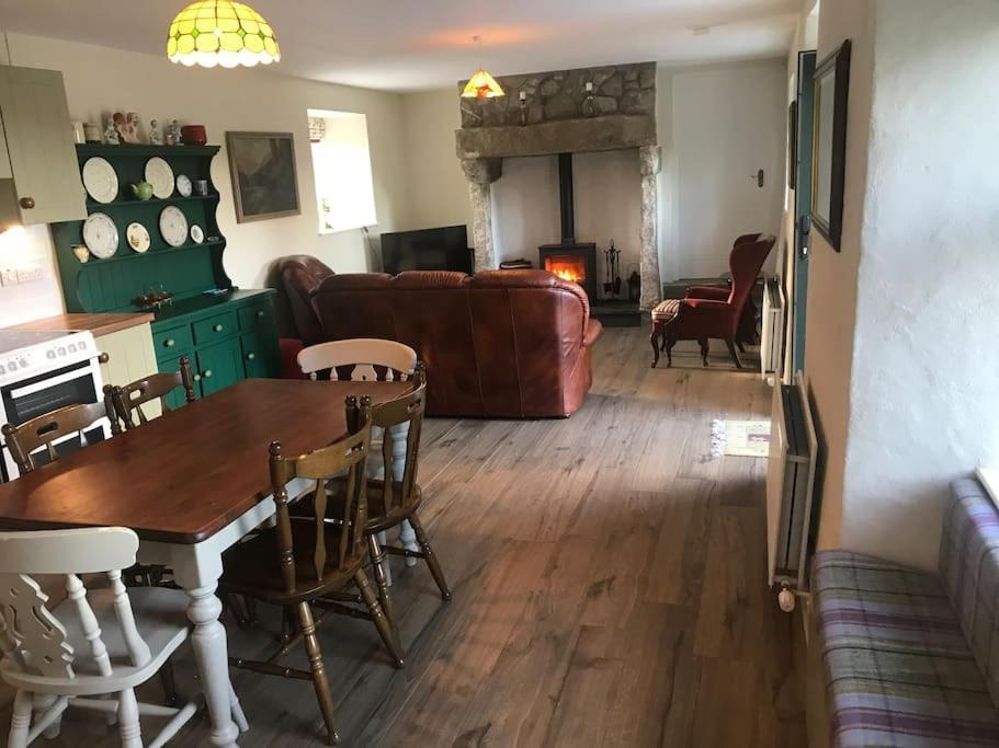 Mournes Family Cottage With Hot Tub Hilltown ภายนอก รูปภาพ