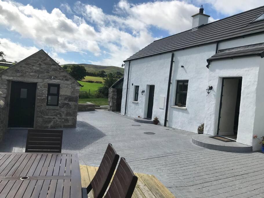 Mournes Family Cottage With Hot Tub Hilltown ภายนอก รูปภาพ