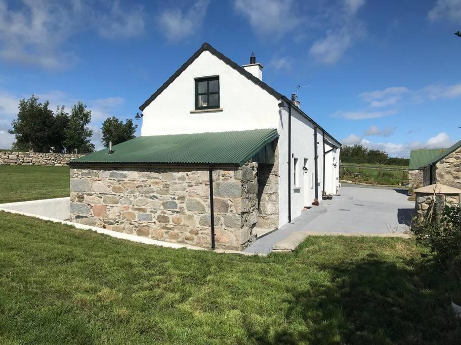 Mournes Family Cottage With Hot Tub Hilltown ภายนอก รูปภาพ