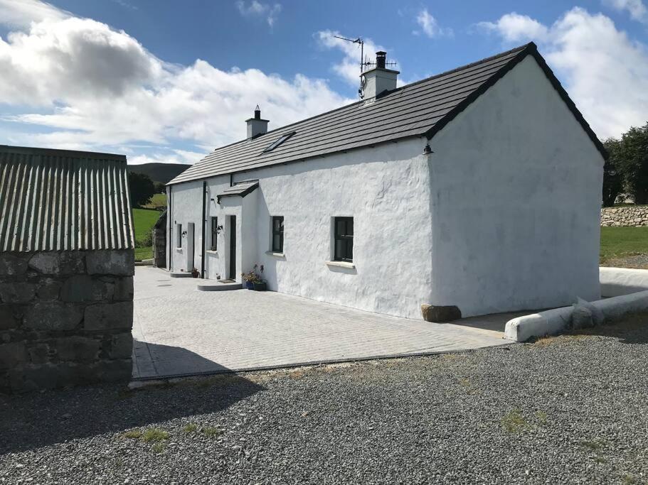 Mournes Family Cottage With Hot Tub Hilltown ภายนอก รูปภาพ