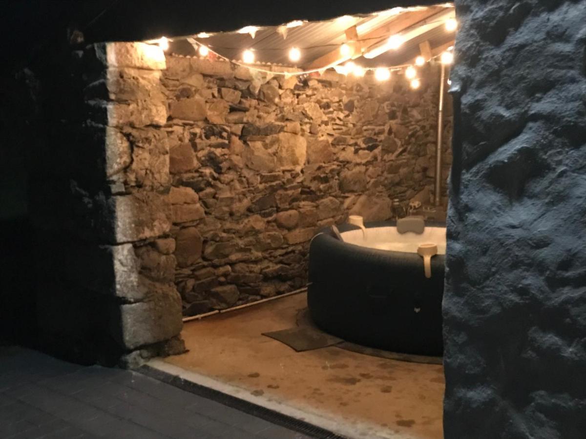 Mournes Family Cottage With Hot Tub Hilltown ภายนอก รูปภาพ
