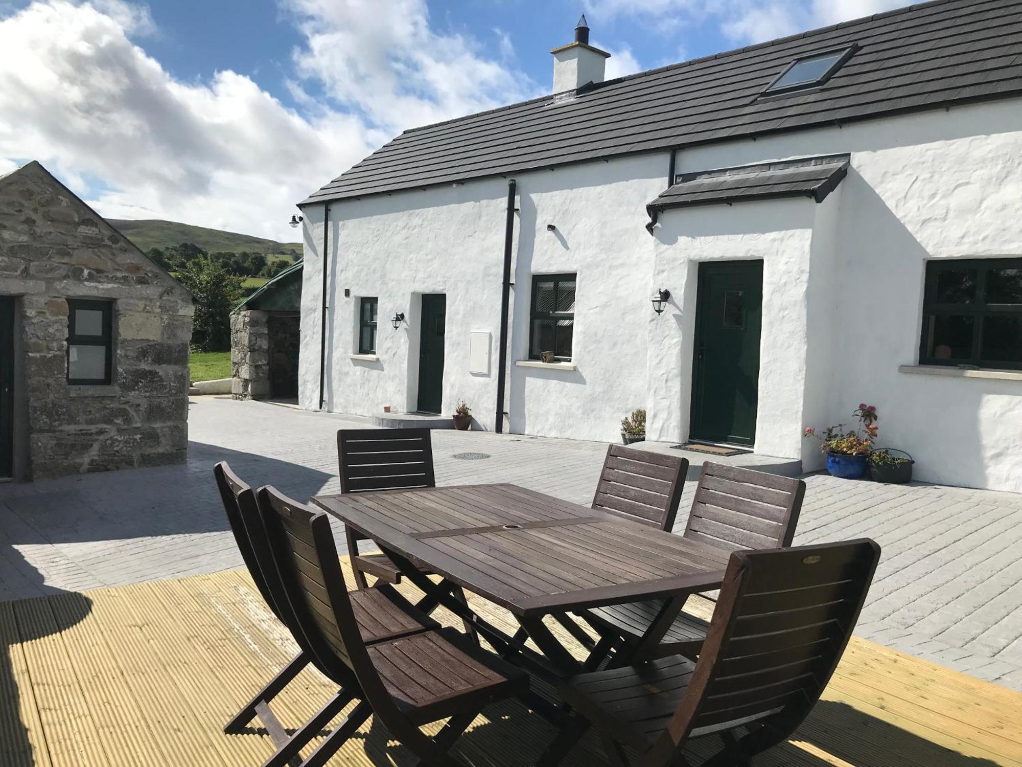 Mournes Family Cottage With Hot Tub Hilltown ภายนอก รูปภาพ